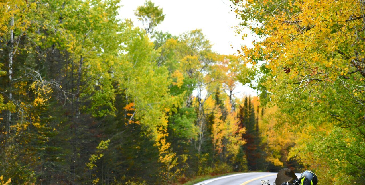 conducir moto en otoño